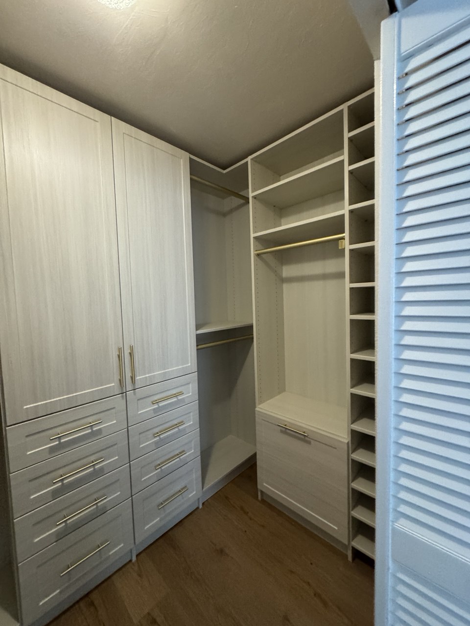 Walk-In Closet 13